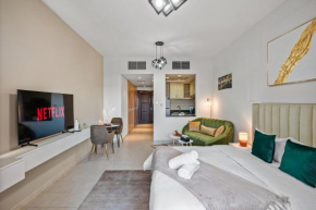 Chic Studio Near Discovery Gardens Attractions
